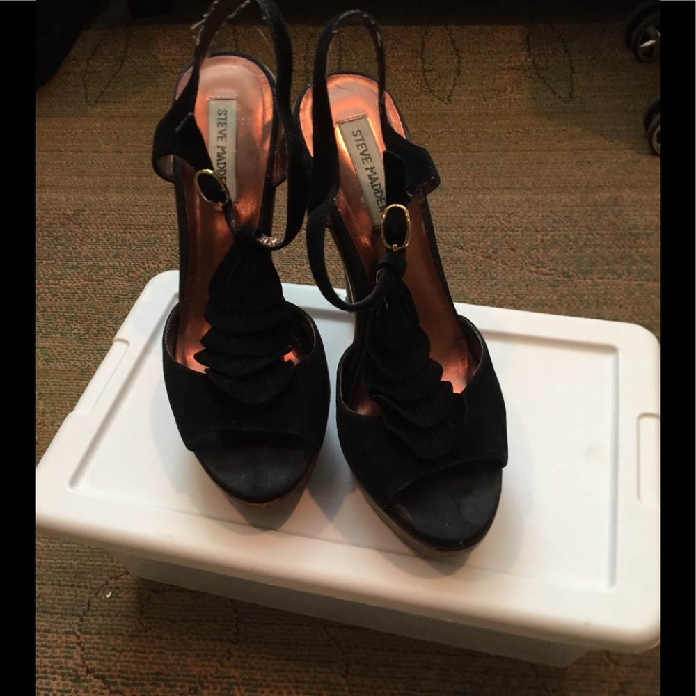 Steve Madden platform sandal.